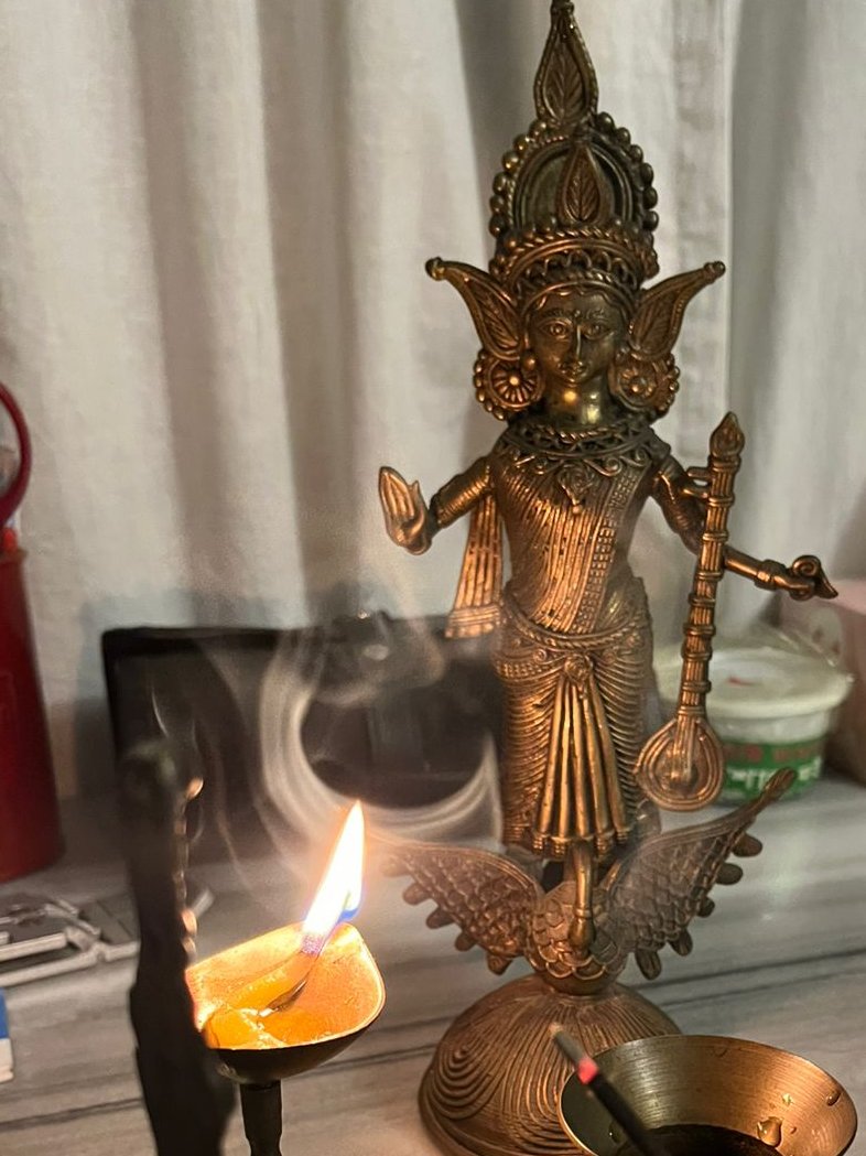 ।।📷ওম সরস্বতী মহাভাগে বিদ্যে কমলোলোচনে।
বিশ্বরূপে বিশালাক্ষ্মী বিদ্যাং দেবী নমোস্তুতে📷।।