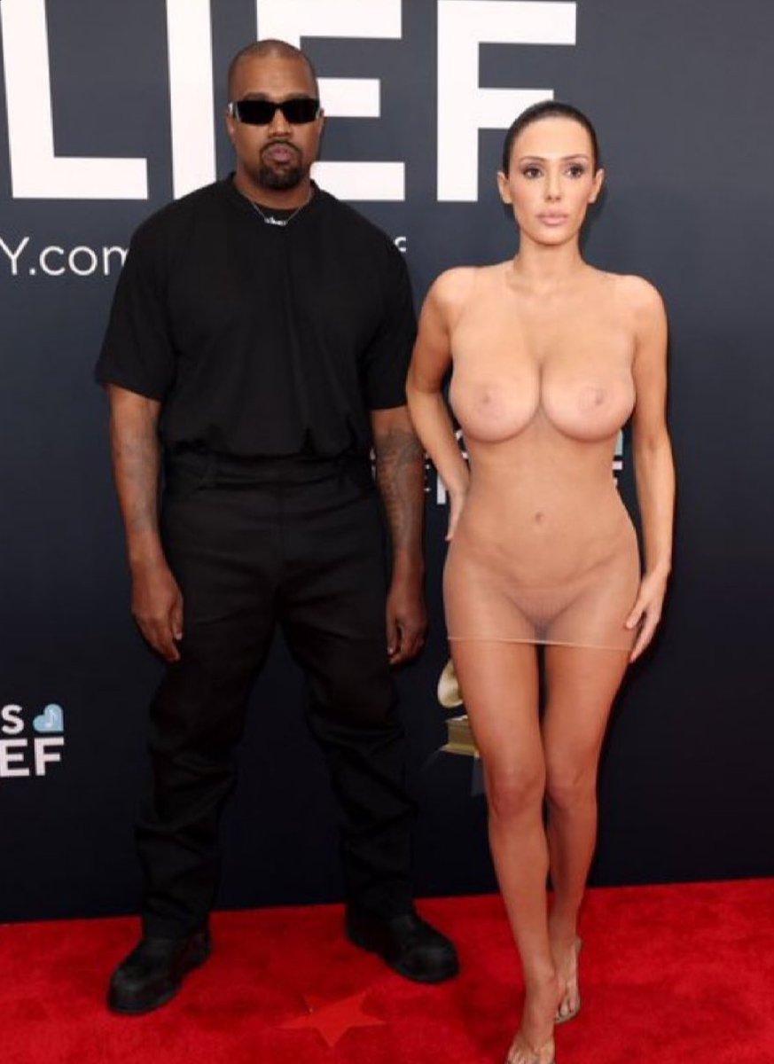 Mishak841's tweet photo. Móda na Grammy .
Někdo tzv overdressed a někdo zase nahý.
😅 https://t.co/kexzqVISzD