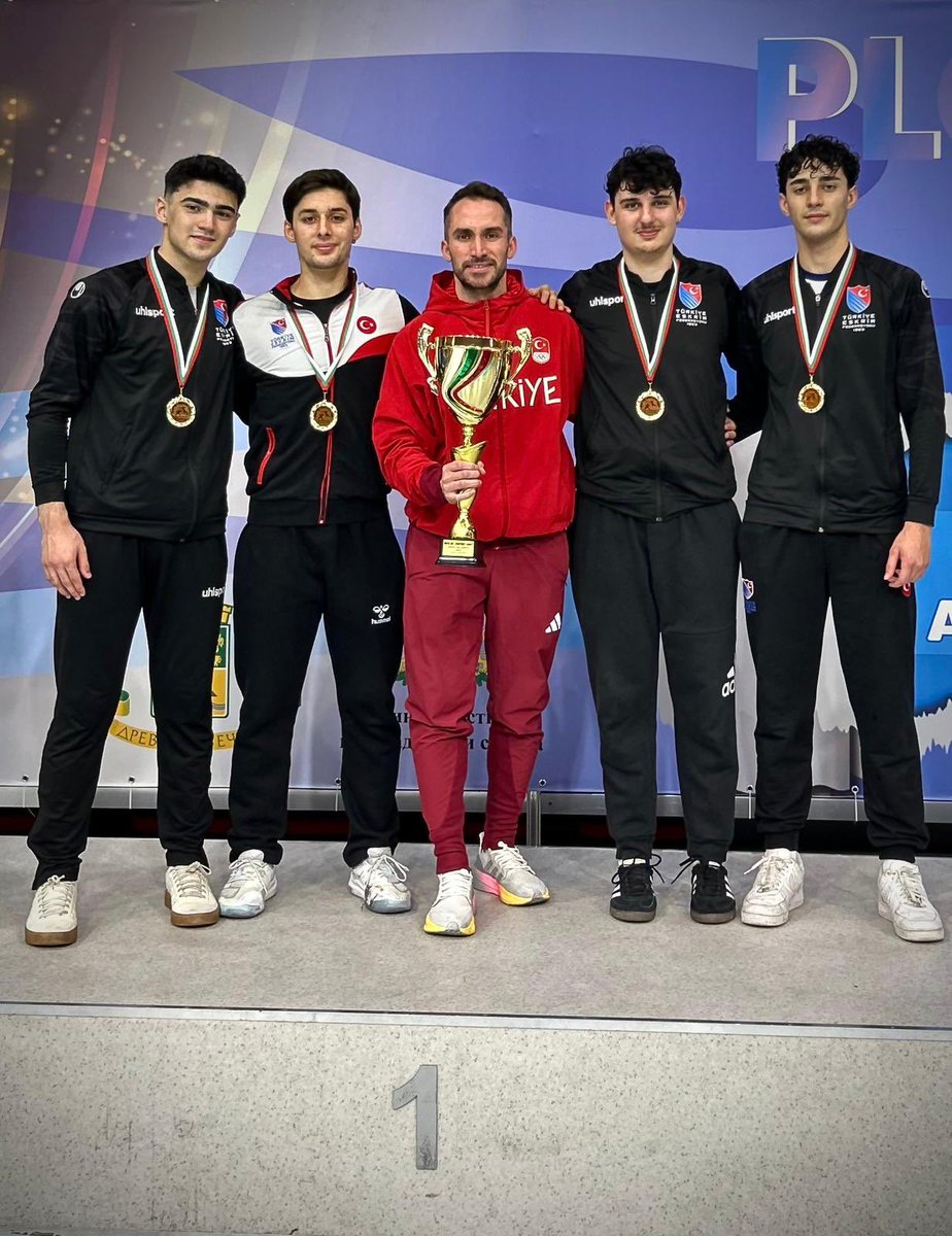 ESKRİMCİLERİMİZ ŞAMPİYON OLDU!🏆🇹🇷🤺

Gençler Takım Dünya Kupası’nda sporcularımız ENES TALHA KALENDER ve FURKAN YAMAN’ın da bulunduğu Milli Takımımız,final maçında İtalya’yı yenerek birinci olmuştur. 

Sporcularımızı tebrik eder, emeği geçen ekibe teşekkürlerimizi sunarız.🇹🇷🤺🏆