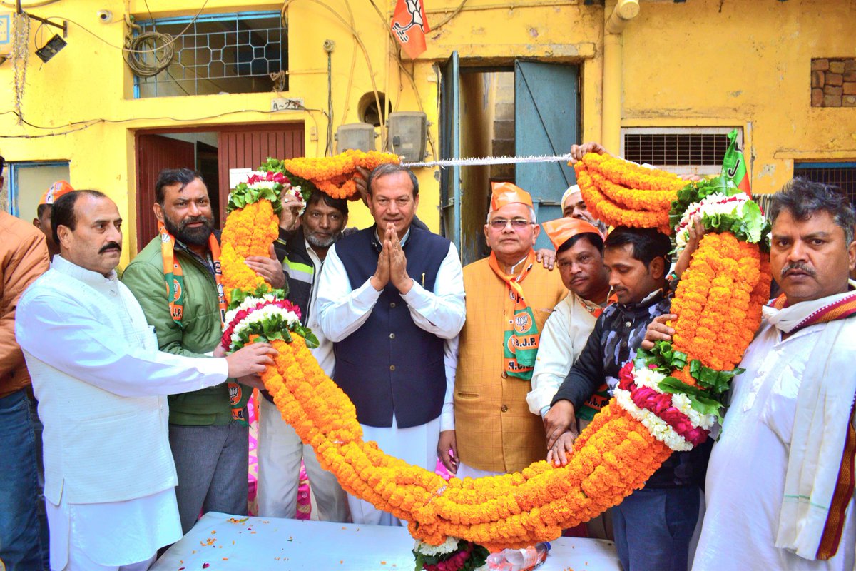 rohtashbjp's tweet photo. 📌लाल कुआं चुंगी नंबर 2 पर भव्य बैठक

आज लाल कुआं चुंगी नंबर 2 पर आप सभी सम्मानित नागरिकों के साथ संवाद करने का अवसर मिला। आपके जोश और समर्थन ने यह साबित कर दिया कि हम सब एक साथ मिलकर अपने क्षेत्र के उज्जवल भविष्य के लिए संकल्पित हैं। https://t.co/362hZAM5d2