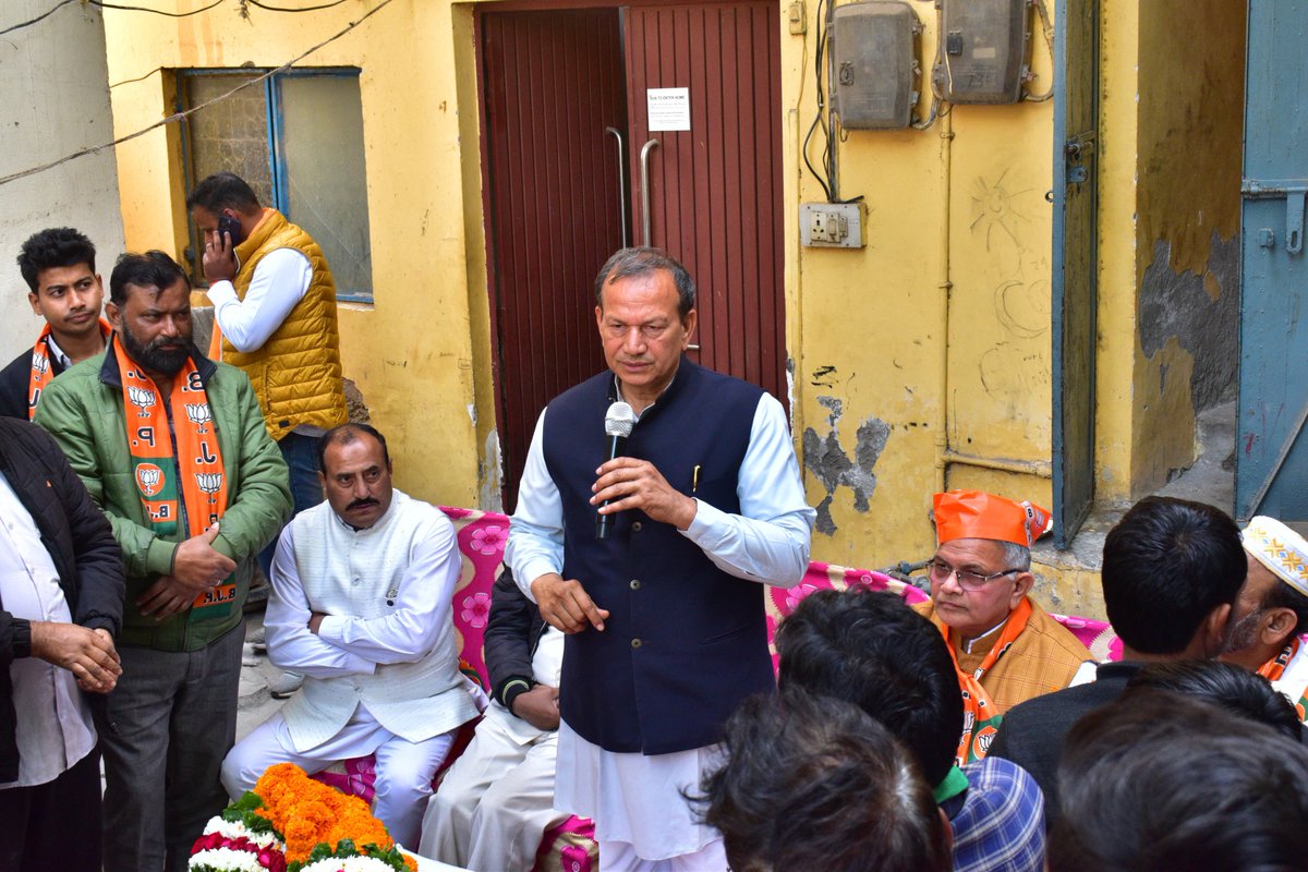 rohtashbjp's tweet photo. 📌लाल कुआं चुंगी नंबर 2 पर भव्य बैठक

आज लाल कुआं चुंगी नंबर 2 पर आप सभी सम्मानित नागरिकों के साथ संवाद करने का अवसर मिला। आपके जोश और समर्थन ने यह साबित कर दिया कि हम सब एक साथ मिलकर अपने क्षेत्र के उज्जवल भविष्य के लिए संकल्पित हैं। https://t.co/362hZAM5d2