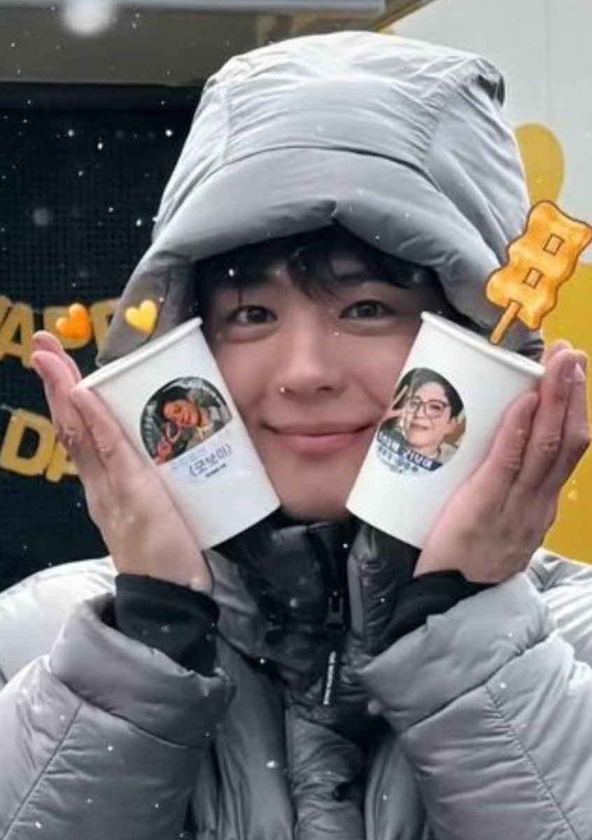 박보검, 패딩 모자 뒤집어쓰고 애교가득..훈남의 대명사 (출처 : 네이버 연예) naver.me/FUhl5S2W

#박보검 🩵❤️‍🔥