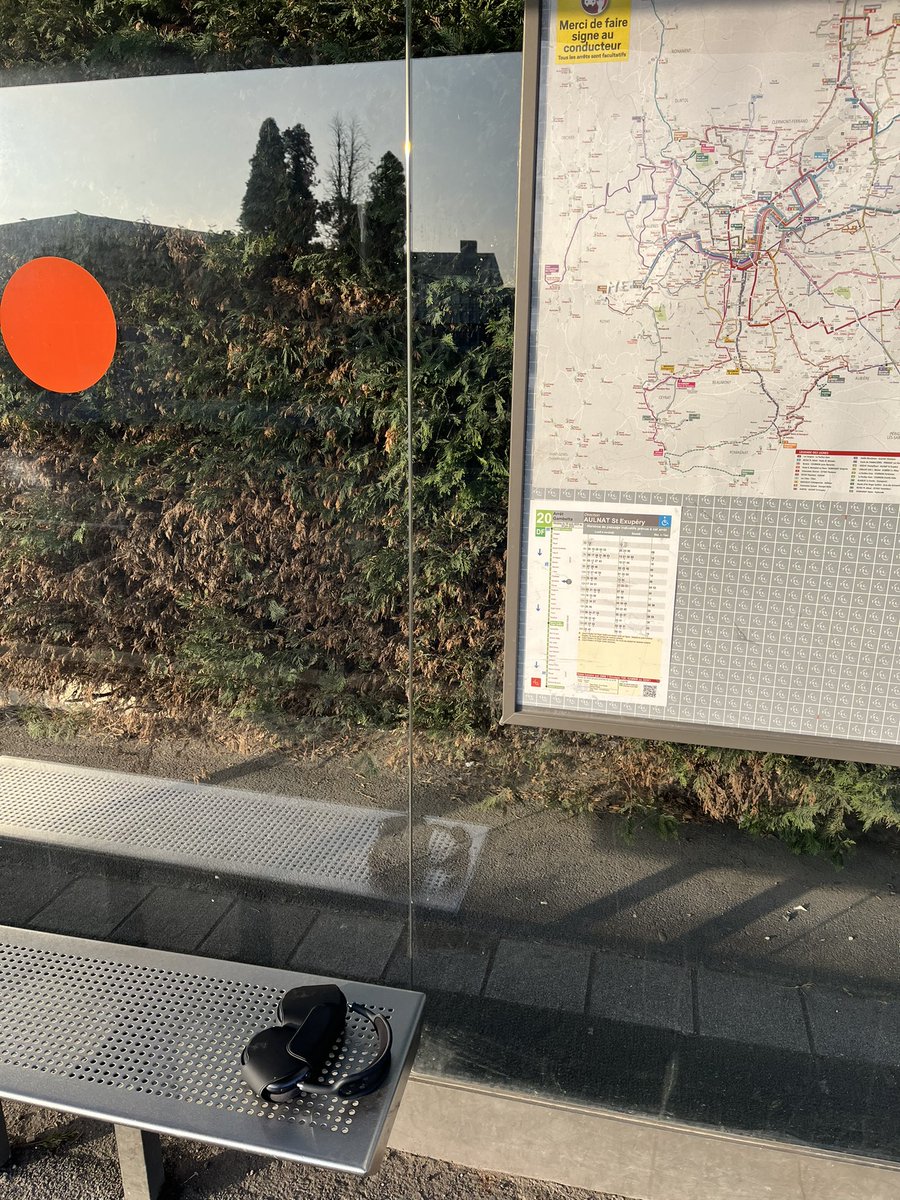 h444go's tweet photo. si tu cherches tes airpods max à Gambetta, dm (j’ai recup pour pas te faire peta) https://t.co/1L0qgnBAuI