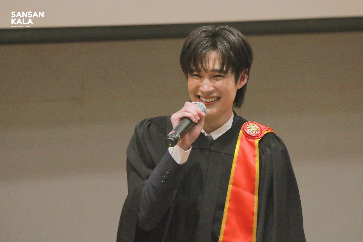 SansanKala's tweet photo. รอยยิ้มสดใสของพี่บัณฑิตน้องณฐ ✨️💕
#natasitt
#NatGraduationDay https://t.co/DRKOYKWzQb
