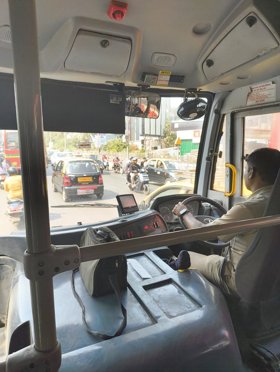 RaneAtharva's tweet photo. MH03EG0173 Bus driver was arrogant and did not open the door saying the door would open only at the stop and was also abusive @chaloapp @mybmc https://t.co/J3DN5i8DUl