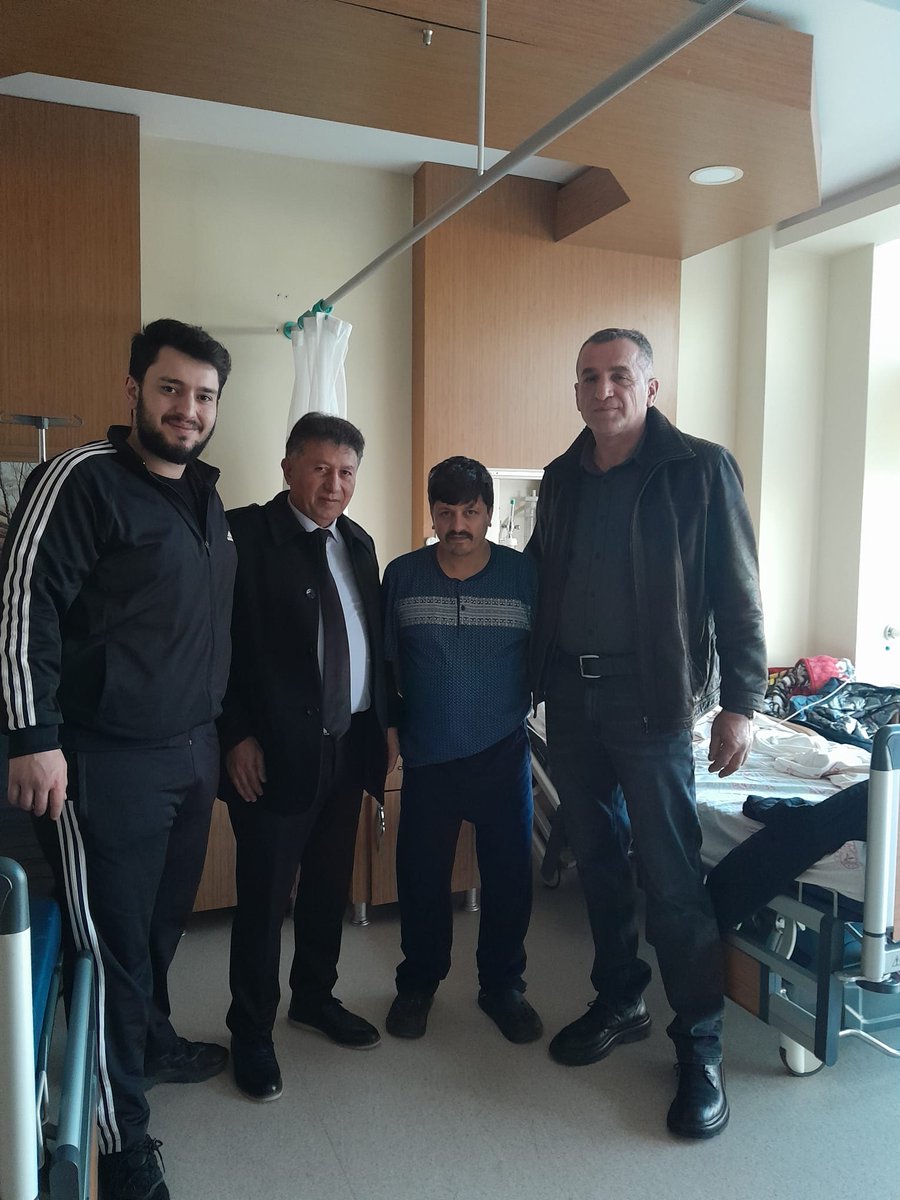 İlçe Başkanımız Ercan KAYA , İlçe Başkan Vekilimiz Mustafa TOPÇU ve Muhammet Ali ALEMDAR ile birlikte Yönetim kurulu üyemiz Ercan BOZ'u Terme Devlet Hastanesinde ziyaret ederek acil şifalar dilediler.