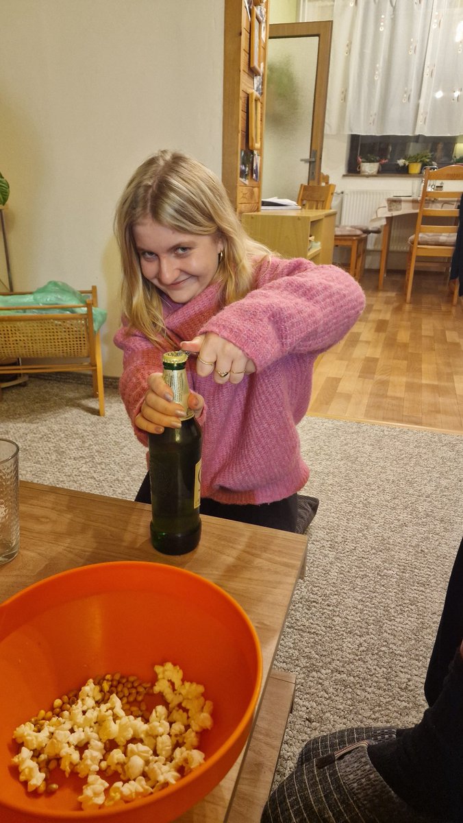 AdamSaska's tweet photo. Když víkend začíná vs když víkend končí vol. 2
(repete po dvou letech) https://t.co/IZY3FLS2Ue
