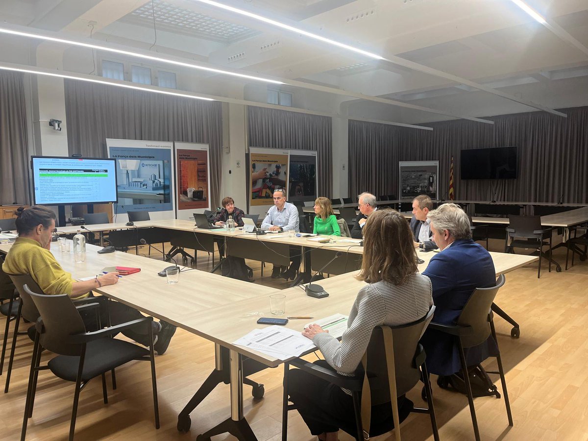 Promo_Economica's tweet image. 📣El G10 tècnic defineix els reptes clau per al futur dels Polígons d’Activitat Econòmica (PAE)

👉La comissió de polígons del G10 tècnic ha consensuat la visió estratègica i ha identificat tres reptes prioritaris

🔗Llegeix la notícia: promocioeconomica.cat/el-g10-tecnic-…