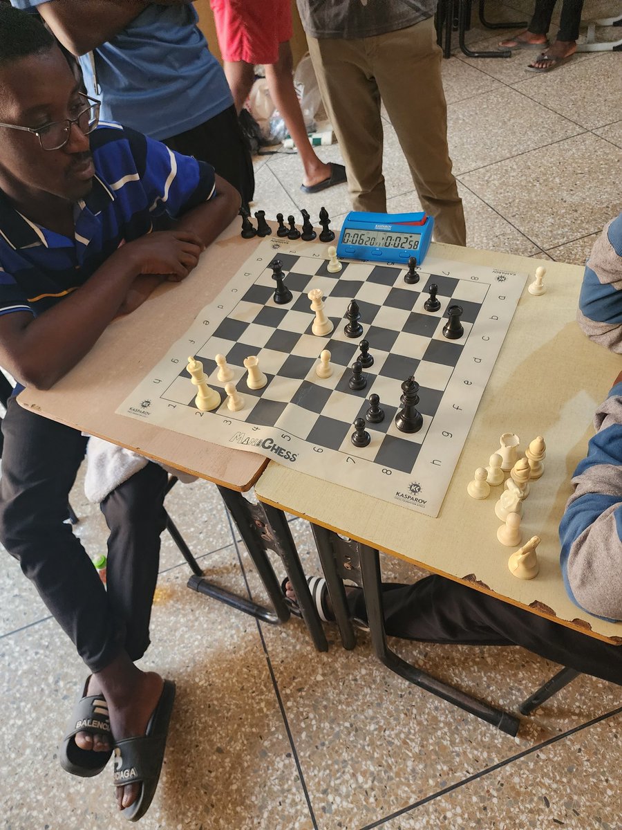 KNUSTChess's tweet photo. Black to play over here
Game 2 between Siaw Alpatson and Akwasi Poku
Black has a material advantage but what would be your plan or even your next move in this situation as Black?

#knust
#chess
#ghanachess
#africachess 
@Thevokofficial 
@KNUST_Live https://t.co/8xrhAPLiRj