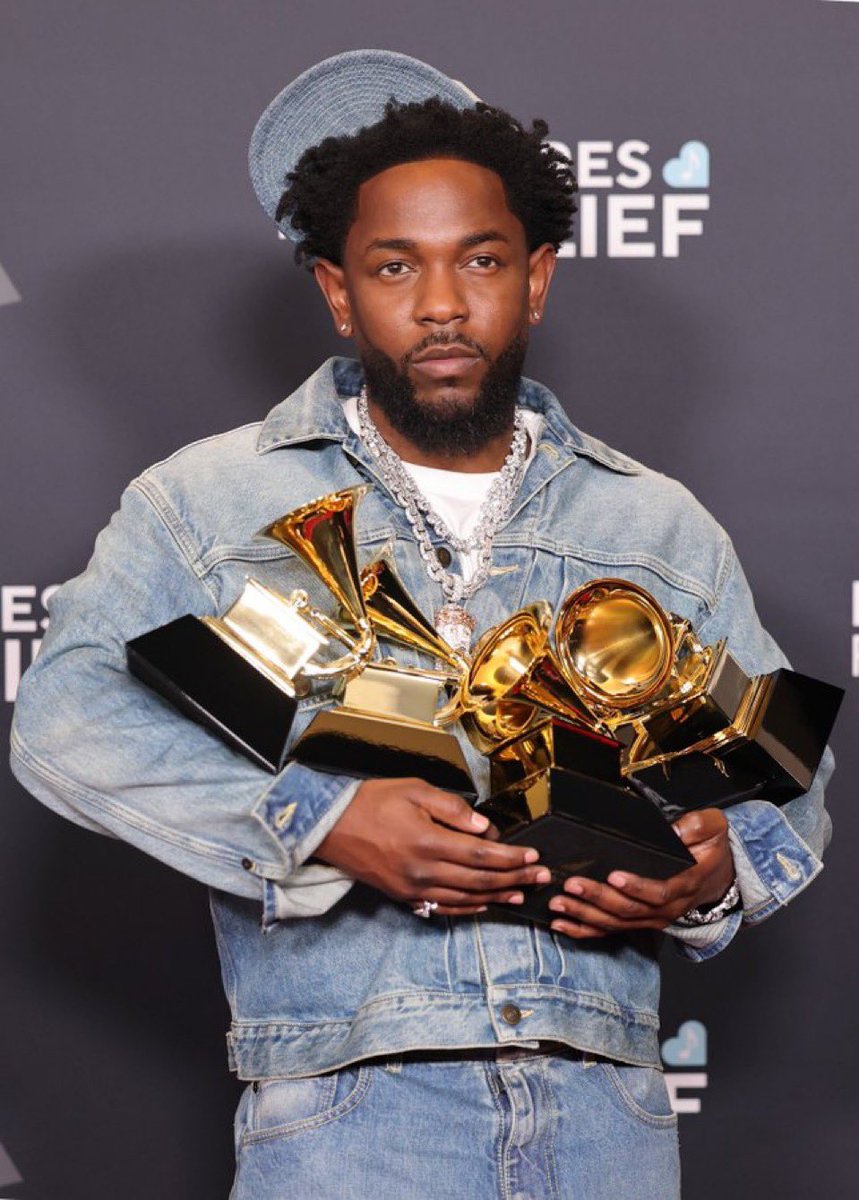 juice_hhg's tweet photo. Not Like Us a fait remporter 5 Grammys à Kendrick .. INCROYABLE 😱
Beyonce remporte enfin le prix de l’album de l’année 🏆🏆 https://t.co/szOyMsh49V