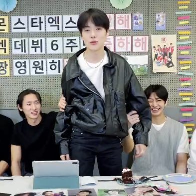 hammnimm's tweet photo. @ELLE_KOREA 내가 화날 때마다 쓰는 짤,,, 이 짤들의 비하인드가 궁금합니당 https://t.co/mZiRU3KUYp