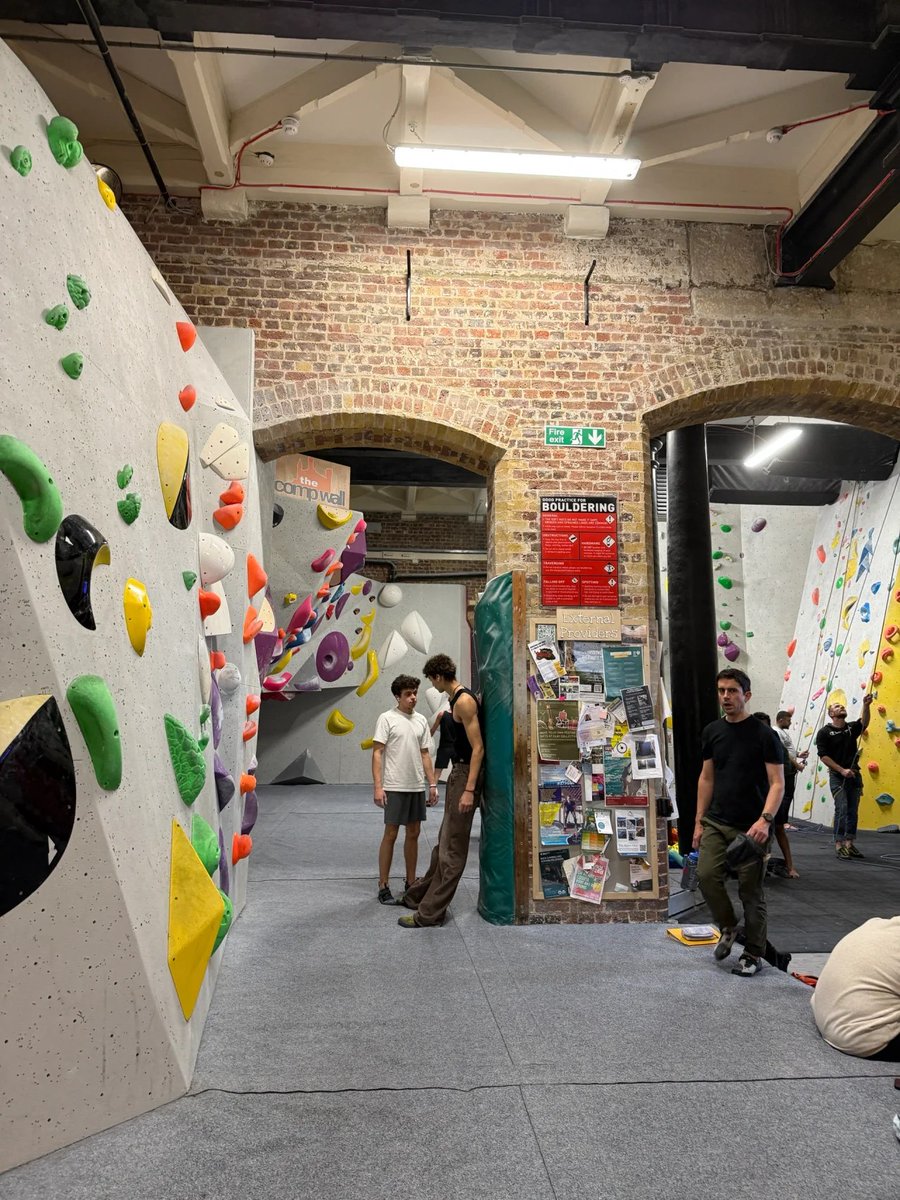 vanessqgla's tweet photo. I went to Wall Climbing yesterday on holiday and had a lot of fun https://t.co/ouBimntHBV