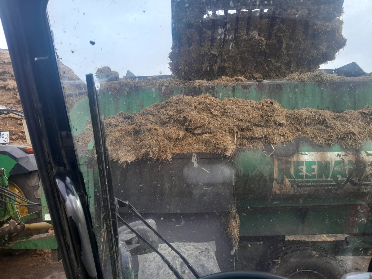 MarkMcC64572225's tweet image. Work still goes on ,even with
 #nopower
 No idea when we back the fuse was removed from the transformer is all we can get from @ESBNetworks