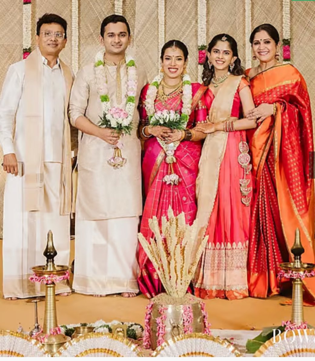 ThamizhPadam's tweet image. Singer #Unnikrishnan’s son #Vasudev embarks on a new journey with #Uthara ❤️✨ 

#VasudevWedsUthara #WeddingVows #Thamizhpadam