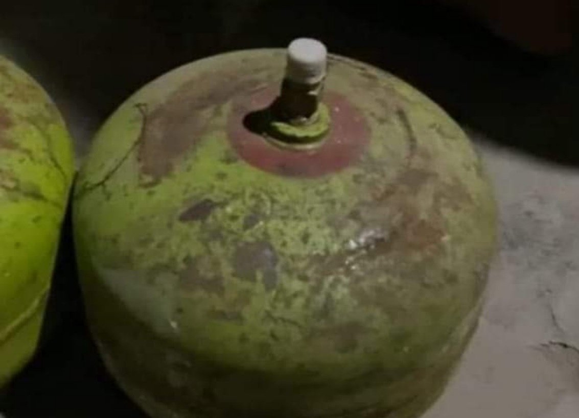 isishaki's tweet image. nyari gas 3kg muter muter giliran dapet bentukannya kaya kepala bahlil