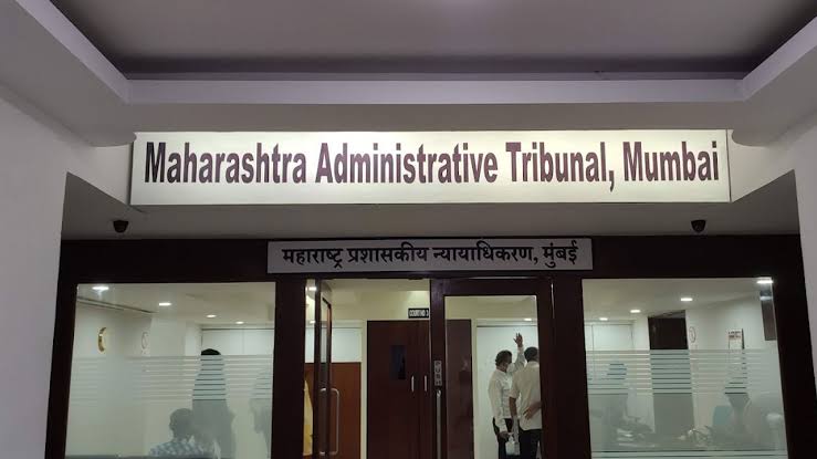 Mpsc_Andolan's tweet photo. Maharashtra Administrative Tribunal ( #MAT ) च्या कार्यप्रणाली बाबत गांभीर्याने चर्चा व्हायला हवी : 

#MPSC_क्लर्क पदांच्या सर्व परीक्षा होऊनही MAT कोर्टातील याचिकांमुळे अंतिम निवड यादी लागू शकलेली नाही. लाखो उमेदवारांनी ही परीक्षा दिली होती. Prelims, Mains, आणि टायपिंग टेस्ट असे दिव्य पूर्ण केलेत तरी MAT मधील याचीकांमुळे अजूनपर्यंत अंतिम निवड यादी आणि नियुक्ती मिळू शकलेली नाही.

MPSC क्लर्क च्या निमित्ताने याचिका आणि MAT कडे उमेदवारांचे लक्ष वेधले गेले, पण MAT मधील कार्यप्रणाली बाबत आजवर उमेदवारांनी एकही मागणी केली नाही त्यामुळे आज अशी वेळ येऊन ठेपली आहे.

स्पर्धा परीक्षा क्षेत्रातील वाद-विवाद सोडविण्यासाठी, अन्यायग्रस्त उमेदवार MAT न्यायालयात याचिका दाखल करू शकतात तर राज्य सरकारी सेवेत असणारे कर्मचारी ट्रान्स्फर, प्रमोशन आणि इतर बाबींसाठी MAT कोर्टात न्याय मागू शकतात.

केंद्रातील #CAT च्या धर्तीवर Maharashtra Administrative Tribunal ची निर्मिती केली गेली होती. मुंबईत MAT मुख्य पीठ आहे तर नागपूर आणि संभाजीनगर येथे खंडपीठ स्थापन करण्यात आले होते.

कर्मचारी आणि विद्यार्थांच्या याचिकांसाठी  MAT मध्ये स्वतंत्र बेंच स्थापन करण्यात यावेत :

एखाद्या भरती प्रक्रियेत कोर्टाने #Stay दिल्यास लाखो उमेदवारांचे भविष्य टांगणीला लागत असते, त्यामुळे विद्यार्थांच्या आणि भरती प्रक्रियेच्या याचिकांचा निपटारा जलद गतीने होणे गरजेचे आहे. कर्मचाऱ्यांच्या याचिका बऱ्याचदा वैयक्तिक स्वरूपाच्या असतात यामुळे ठराविक वेळेत त्या निकाली निघाल्यास त्यांना फरक पडत नसतो. म्हणून MAT मधील प्रत्येक खंडपीठात स्पर्धा परीक्षा उमेदवारांसाठी स्वतंत्र बेंच स्थापन करणे गरजेचे झाले आहे. विधी व न्याय विभागाने आणि शासनाने याबद्दल त्वरित निर्णय घ्यावा.

MAT मध्ये मा. न्यायमूर्तींची सदस्य संख्या अपुरी आहे : 

संभाजीनगर आणि नागपूर खंडपीठात येथे दोन Judicial तर एक Administrative सदस्य संख्या मंजूर आहे. परंतु यातील एकही सदस्य मुख्यत्वे Admin न्यायमूर्ती कोणत्या तरी कारणांमुळे उपलब्ध होऊ शकले नाहीत किंवा निवृत्त झाले तर संपूर्ण Division बेंच ठप्प पडल्याचे समोर आले आहे. मागील काही महिन्यांपूर्वी नागपूर खंडपीठातील न्यायमूर्तींचे एक पद वर्षभर रिक्त होते, त्या काळात नागपूर मधील Division बेंच पूर्णपणे ठप्प पडला होता तरीही कोणतीही पर्यायी व्यवस्था करण्यात आली नव्हती यामुळे हजारो याचिका आजही प्रलंबित आहेत. संभाजीनगर आणि नागपूर खंडपीठात किमान पाच न्यायमूर्ती तर मुंबईतील मुख्य पिठात सात न्यायमूर्तींची सदस्य संख्या मंजूर होणे गरजेचे आहे.

MAT च्या कार्यप्रणालीत बदल गरजेचा : 

याचिका दखल केल्यानंतर बऱ्याचदा नोटीस जारी करताना अतिरिक्त किंवा जादा दिवसांचा वेळ दिला जातो, तो कमी केला जाऊ शकतो. शासनाने रिप्लाय दाखल करण्यासाठी जास्त दिवसांची मुदत दिली जाते, शासनाचे अनेक विभाग निहीत वेळेत रिप्लाय दाखल करत नाहीत त्यावेळी शासनाला रिप्लाय दाखल करण्यास वारंवार मुदतवाढ देण्यात येते. मुदतवाढीमुळे न्यायालयाचा तसेच उमेदवारांचा अमूल्य वेळ वाया जात असतो, सुनावणीच्या तारखा आणि वकिलांचे शुल्क वाढत जाते. त्यामुळे न्यायालयाने रिप्लाय दाखल करण्यास मुदतवाढ न देता यापुढे शासकीय विभागांवर कठोर कारवाई करणे गरजेचे झाले आहे. स्पर्धा परीक्षा उमेदवारांच्या याचिका जलद गतीने मार्गी लावण्याचा प्रयत्न करण्यात यावा. 

Contempt याचिकांचे जादा प्रमाण का?

उमेदवार किंवा कर्मचाऱ्यांच्या हिताचा निकाल लागल्यास, शासकीय विभाग निहित वेळेत कोर्टाचे निर्णय मान्य करून लागू करत नसल्याचे समोर आले आहे. यामुळे मोठ्या प्रमाणात contempt याचिका दाखल होत आहेत, परंतु contempt याचीकांमध्ये कामचुकारी करणाऱ्या वरिष्ठ अधिकाऱ्यांवर किंवा विभागांवर कठोर कारवाई अपेक्षित असताना त्यांना वारंवार मुदतवाढ दिली जाते. contempt याचिकांमध्ये दोषी अधिकाऱ्यांवर त्वरित कठोर कारवाई करून समाजासमोर उदाहरण सेट करण्याची गरज निर्माण झाली आहे.

उमेदवार वर्षानुवर्षे अभ्यास करून न्यायासाठी कोर्टाच्या पायऱ्या झिजवत आहेत, अशा सर्वाँना वेळेत न्याय मिळावा इतकीच आमची अपेक्षा आहे. मा. न्यायवृंद आणि MAT न्यायालयाबाबत आम्हाला नितांत आदर आहे, परंतु प्रत्येक यंत्रणेमध्ये काहीतरी बदल आवश्यक असतो. शासन आणि संबंधित यंत्रणा आमच्या मागण्यांचा विचार करतील याची अपेक्षा.

@Dev_Fadnavis @RRPSpeaks @CMOMaharashtra @MahaChiefSec @ssaunik @mieknathshinde @AjitPawarSpeaks @AUThackeray @mpsc_office @Drsuvarnas @supriya_sule @AbhiPawarBJP @PatilKailasB @Awhadspeaks @satyajeettambe @satejp @VijayWadettiwar @Jayant_R_Patil @niranjandtweets @MahaDGIPR @rautsanjay61 @girishkuber @lokmat