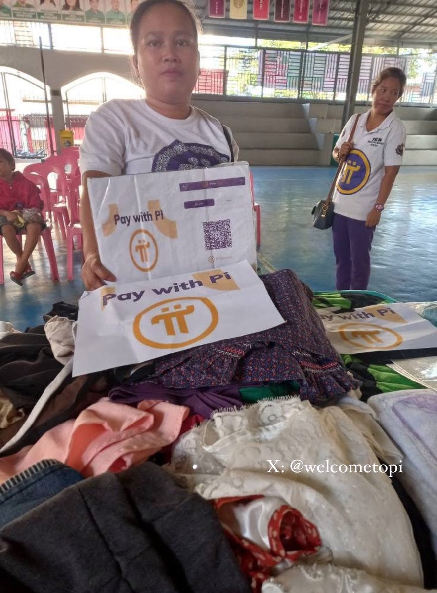 pidesktop's tweet photo. The image shows that Pi Network is spreading strongly to every corner of every street, from farmers to vegetable sellers in the market, everyone knows about Pi and knows how to pay for Pi via QR code.
#PayWithPi #PiNetwork
#WelcometoPi https://t.co/jkHWKolIgM