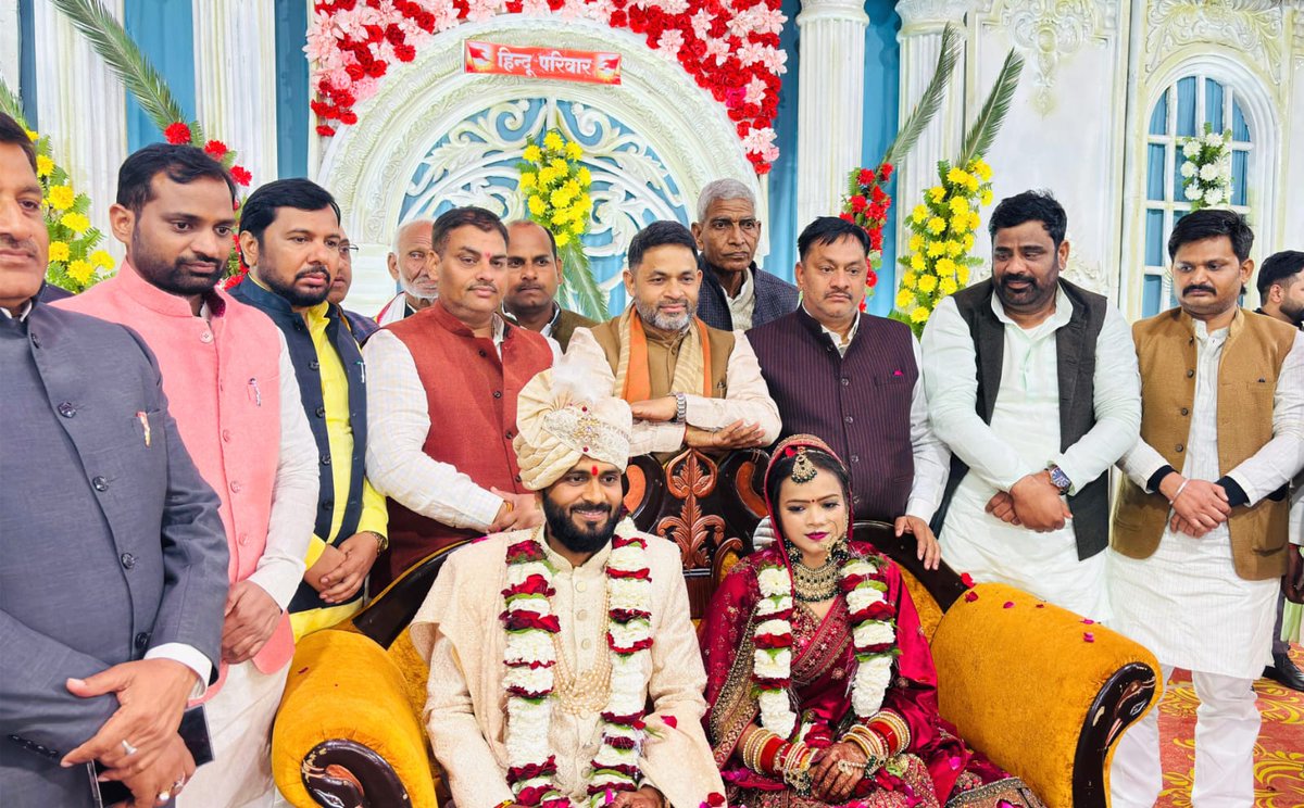 आजमगढ़ से सनातन ध्वज वाहक <a href="/Gurukul4Bharat/">आदिगुरु शंकराचार्य गुरुकुल (न्यास)</a> के उत्तर प्रदेश प्रमुख <a href="/ashishguptarss/">Ashish Gupta राष्ट्रभक्त</a> जी आपको जीवन की नई शुरुआत की ढ़ेरों शुभकामनाएं।

महादेव जी से वर-वधू के उज्जवल भविष्य और सफलतम जीवन की प्रार्थना करती हूँ।💐💐

<a href="/blsanthosh/">B L Santhosh</a> <a href="/Bhupendraupbjp/">Bhupendra Singh Chaudhary</a> <a href="/idharampalsingh/">Dharampal Singh</a>