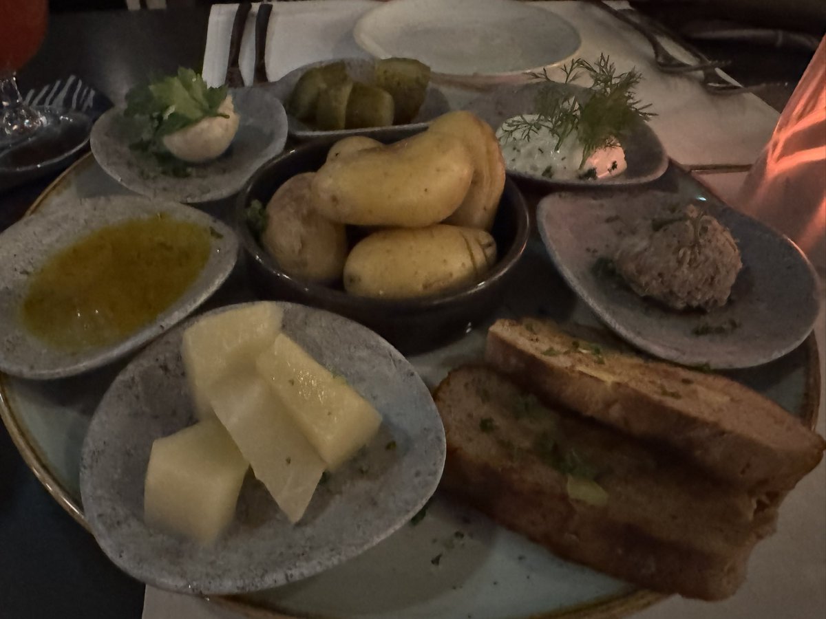 derKavka tweet media