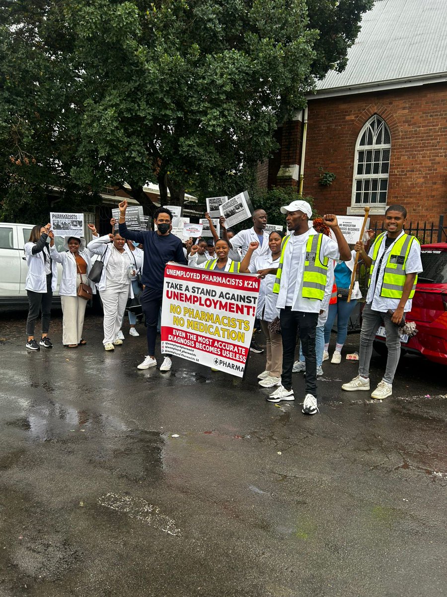 ZANewsFlash's tweet photo. WATCH: Unemployed pharmacists marching to the KwaZulu-Natal Department of Health to demand jobs in state hospitals.

They have vowed that they will camp outside the offices in Pietermaritzburg until their memorandum is delivered - The News Box https://t.co/9GonMOfWLn