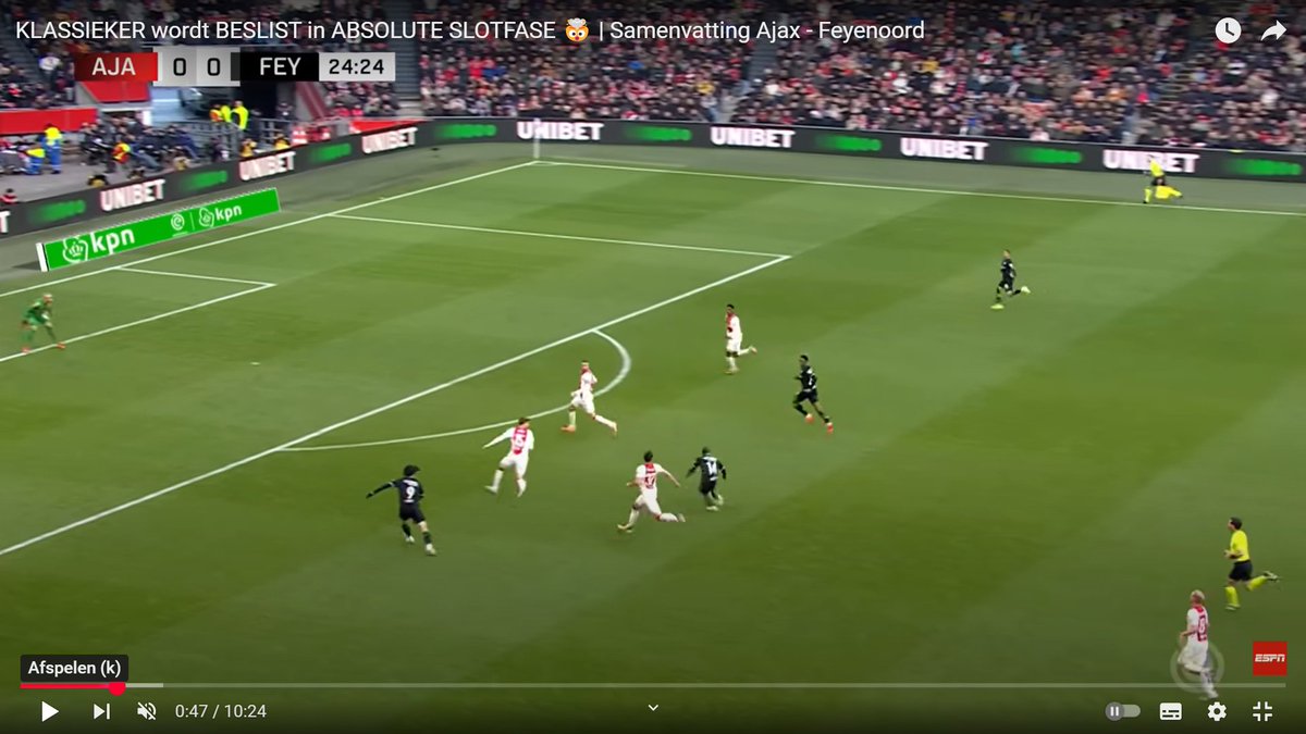 <a href="/10X10990907/">10X10</a> <a href="/TriistanFR/">Tristan</a> Waarom besluit je hier als Paixao te schieten? Staan 2 verdedigers voor je om het schot te blokken en het is van een meter of 25-30. Ueda staat helemaal (!) vrij. Zijn directe tegenstander leunt andere kant op, steekpass en Ueda stond alleen voor de keeper.