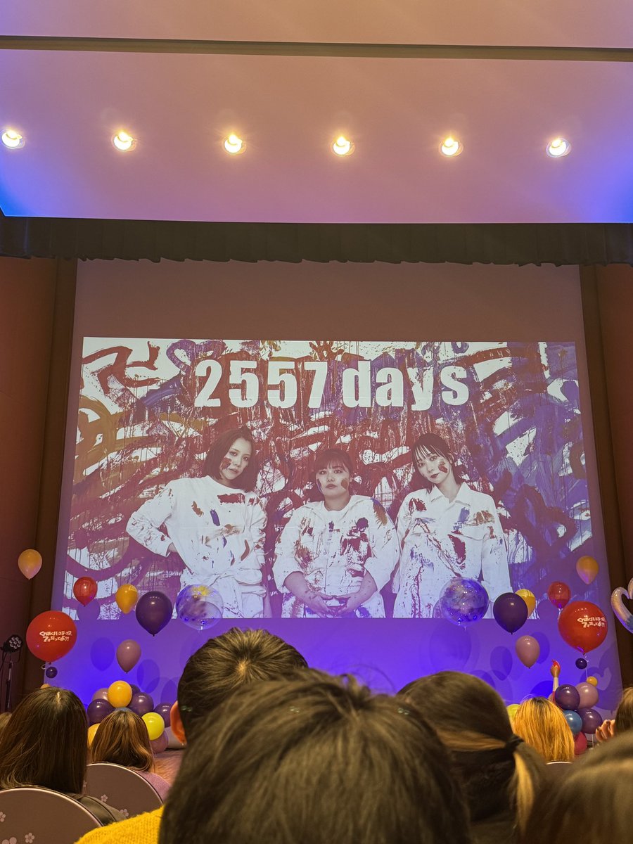 serina_010207's tweet photo. #くれまぐバースデーツアー #7才だってよ？！ 
金沢一部楽しすぎたぁ♡
あっという間の夢時間！
これから行く人ペンラ必須案件！！
なくても楽しいけど、あると倍楽しい💖
くれまぐみーーんな可愛すぎて目の保養すぎた👀
またすぐ会えますように🙏🏻💛
@volbic_xx @luv02_uran @mei_asami_12 https://t.co/7n7r3xYgWe