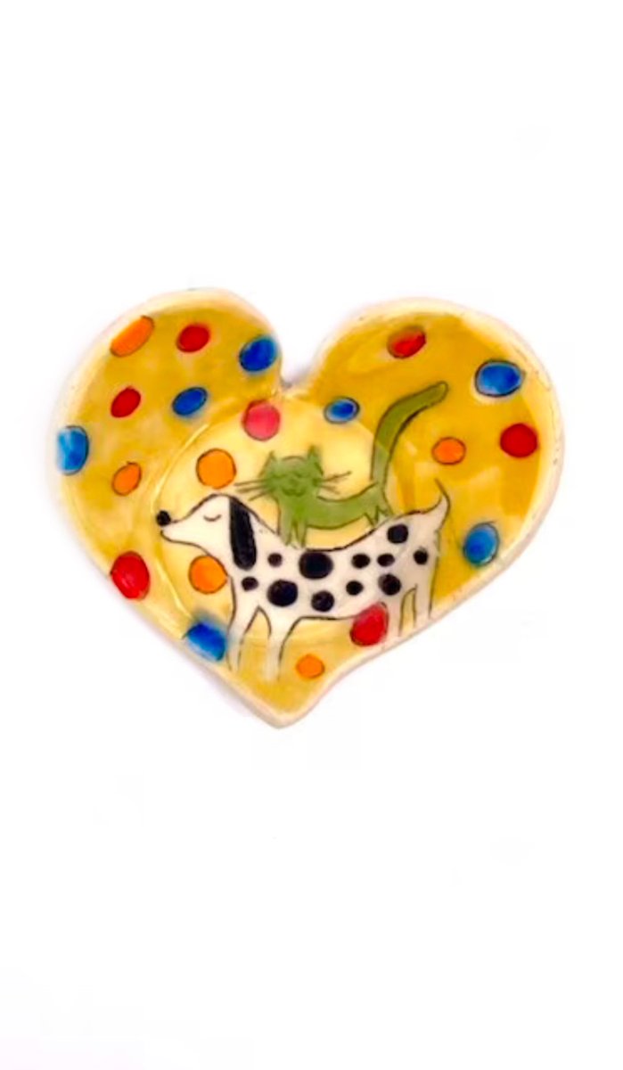 ZenCatPottery's tweet image. These Heart-shaped dishes are perfect for holding rings, tea bags, wet spoons, coins, and much more.  tinyurl.com/mrmbfrtx
#spoonrest #coindish #teabagrest #heartdish #valentinesday2025 #ValentinesDayGifts #ValentinesGift #ValentinesGifts #ceramicheart