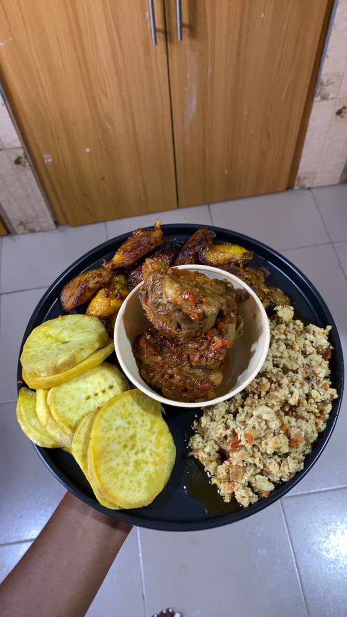 Audition for you to be my side dude so I can dress you and my current boyfriend as twins🤭. Who is in? Send your CV🫠