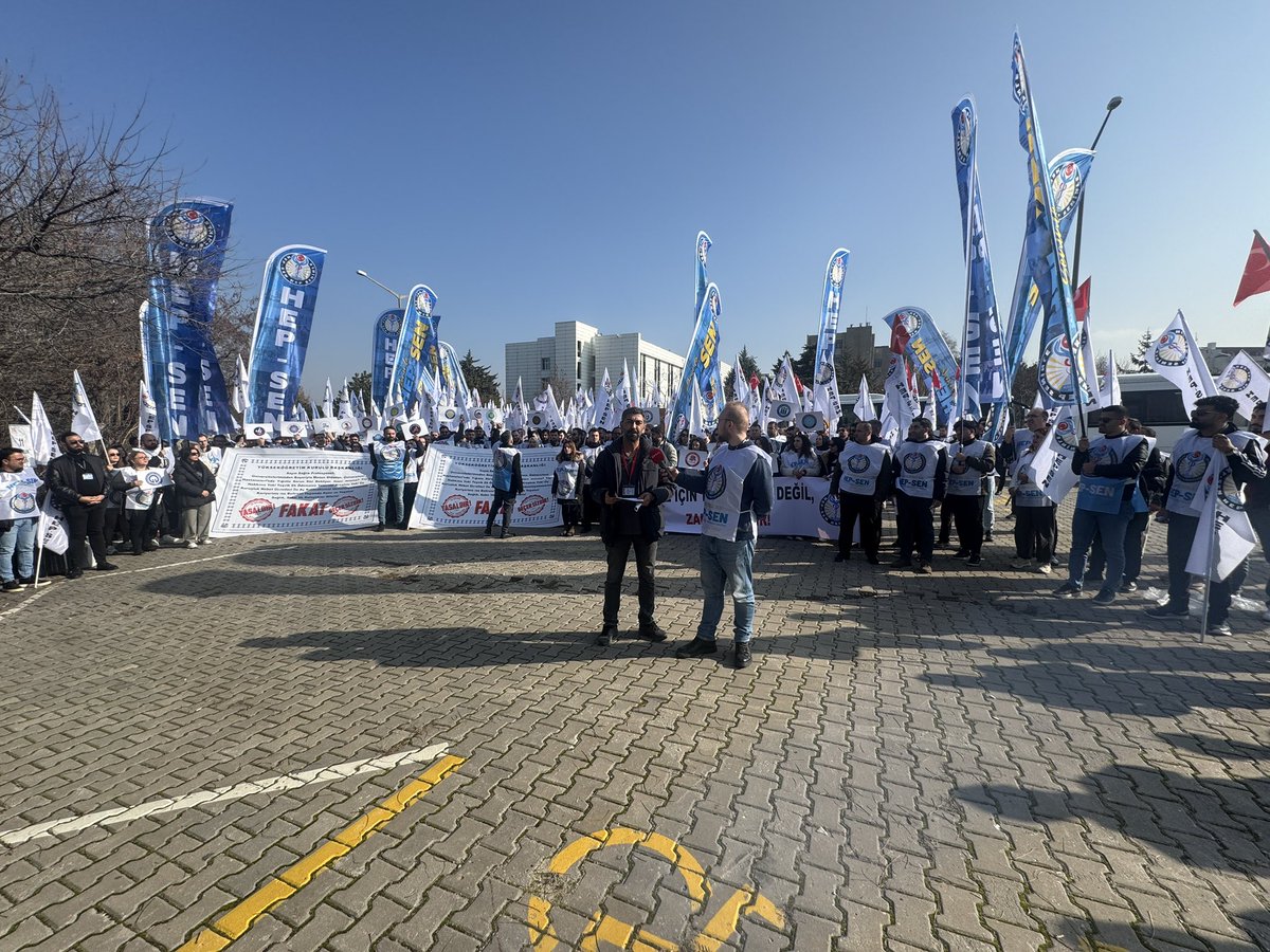 HEP-SEN (@hepsen_2020) on Twitter photo HEP-SEN Yükseköğretim önünde!
Eğitimde eşitlik, sağlıkta adalet istiyoruz!
Haklarımız için buradayız, susmuyoruz!
<a href="/YuksekogretimK/">Yükseköğretim Kurulu</a> <a href="/saglikbakanligi/">T.C. Sağlık Bakanlığı</a>
<a href="/erolozvar/">Erol Özvar</a> <a href="/drmemisoglu/">Prof. Dr. Kemal Memişoğlu</a>
#YökveSağlıkBakanlığıGöreve HEP-SEN Yükseköğretim önünde!
Eğitimde eşitlik, sağlıkta adalet istiyoruz!
Haklarımız için buradayız, susmuyoruz!
<a href="/YuksekogretimK/">Yükseköğretim Kurulu</a> <a href="/saglikbakanligi/">T.C. Sağlık Bakanlığı</a>
<a href="/erolozvar/">Erol Özvar</a> <a href="/drmemisoglu/">Prof. Dr. Kemal Memişoğlu</a>
#YökveSağlıkBakanlığıGöreve