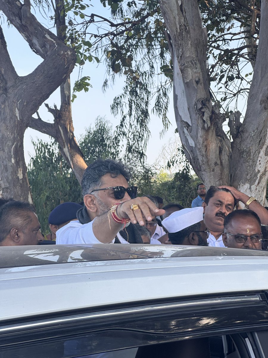 Hardik7634's tweet photo. @DKShivakumar  It was an honoured to see you closely 1st time in life at Kanva Reservoir Sir. Very kind person you are by looking at your personality.  @INCKarnataka https://t.co/kno8grB48T