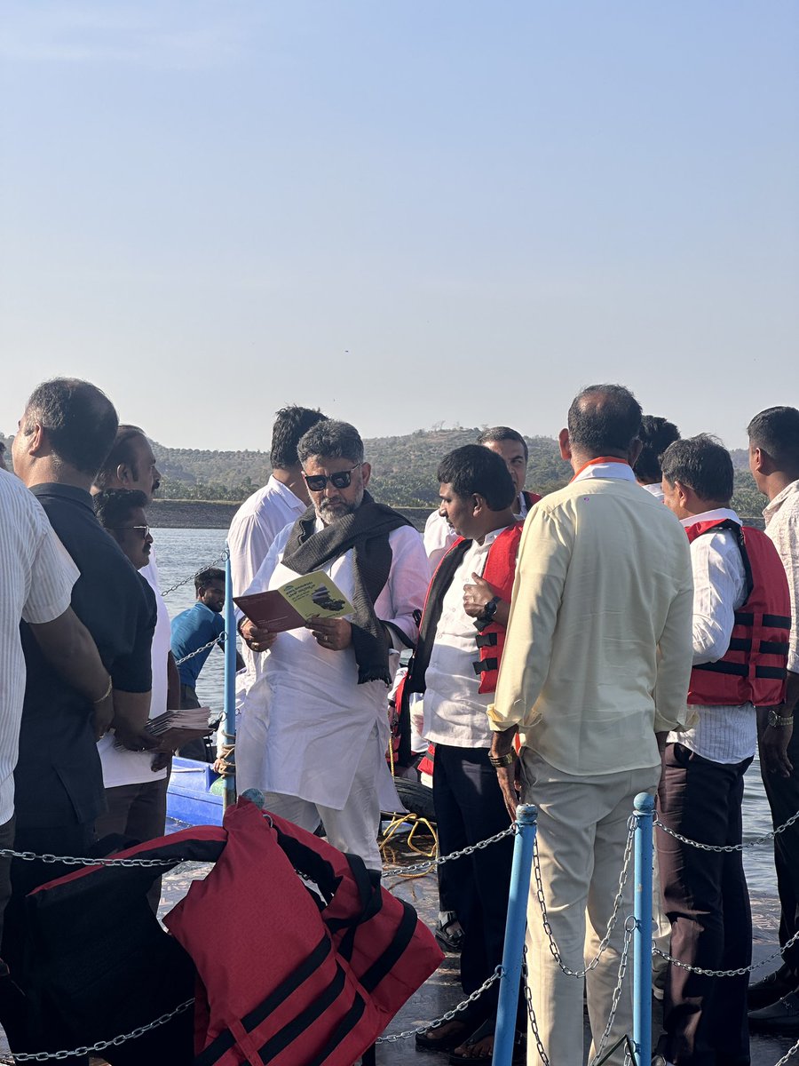 Hardik7634's tweet photo. @DKShivakumar  It was an honoured to see you closely 1st time in life at Kanva Reservoir Sir. Very kind person you are by looking at your personality.  @INCKarnataka https://t.co/kno8grB48T