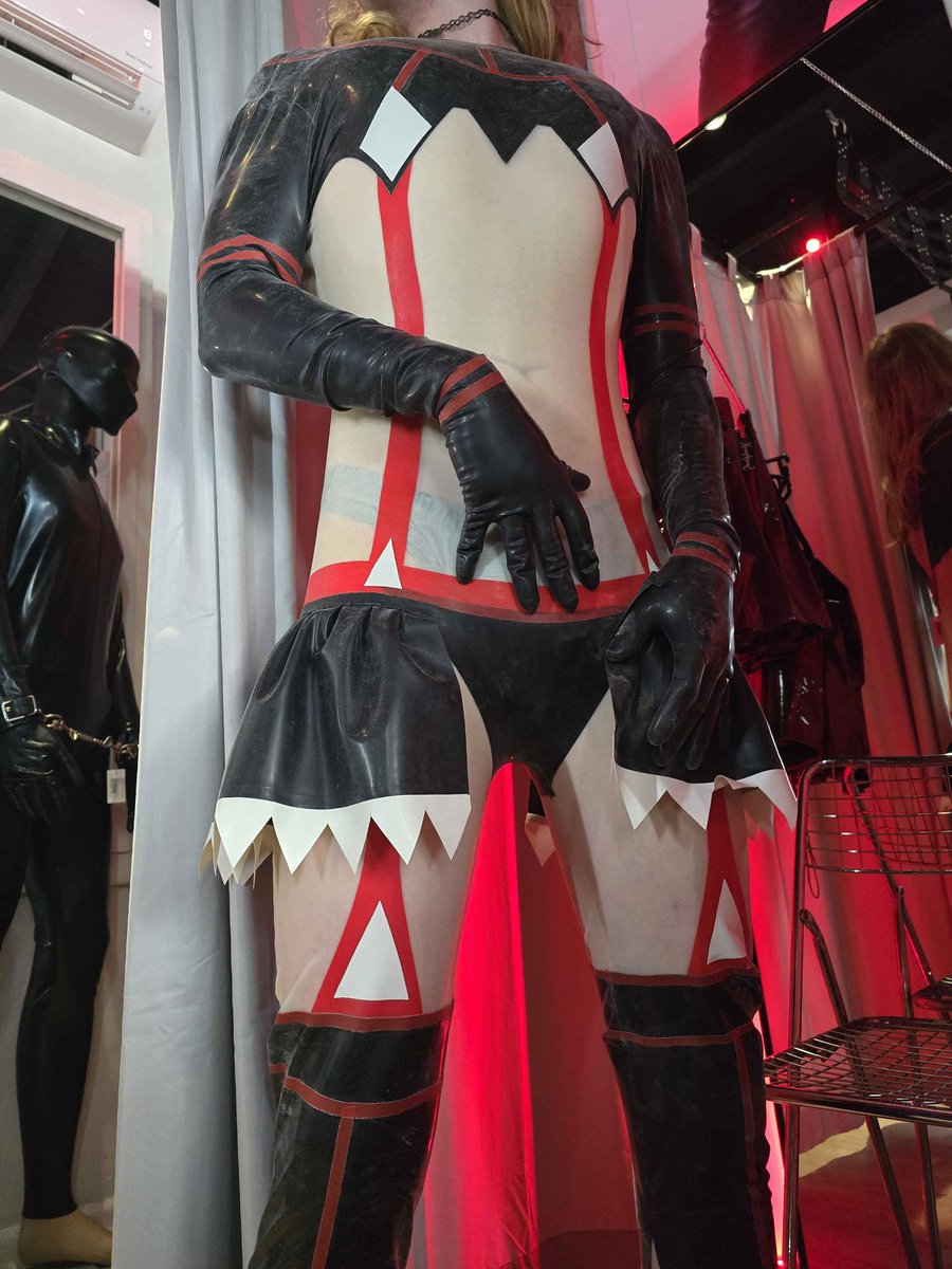 Lil pic of the catsuit I'm planning on getting (this one was slightly too small and the glue used on it was ass, so the latex place is gonna be ordering another slightly larger one :3) #latex #killlakill