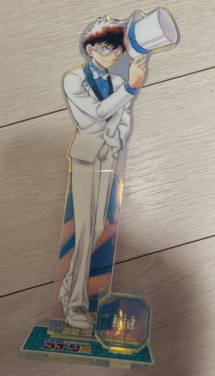 혹시 이 아크릴스탠드 원래 비닐이 안 붙어있는 친구가 맞는지 아시는 분 계신가요...🥲