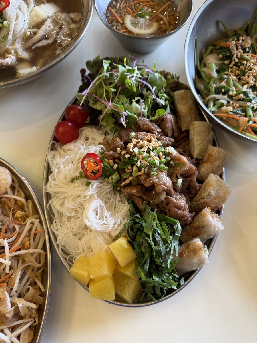 heeya48's tweet photo. 분짜 또 먹고 싶네😋 https://t.co/hdwQraMSg7