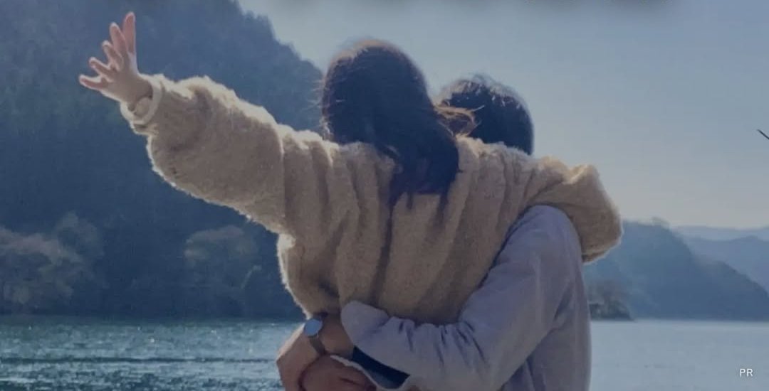 #好きな人って

「声」は心地いい

「匂い」は落ち着く

「言葉」は心に刺さる

「目」は引き寄せられる

「存在」は温かい

「仕草」は可愛い

「LINE」が来ると元気になる

何よりあなたの ──
「笑顔」はテンションが上がる

#好きな人っていう称号が付いた時点でその人の全てが最強になるんだよね