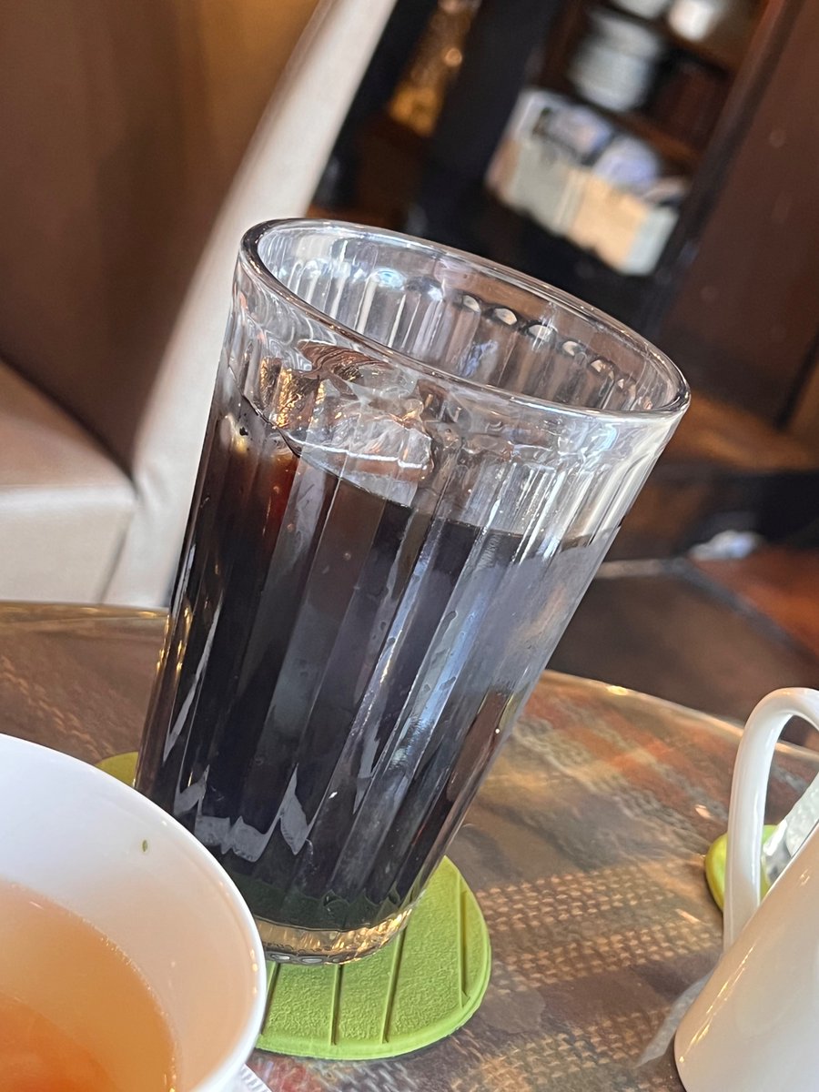 mitsuboshi_7's tweet photo. 喫茶の中で群を抜いて好き！

📍大阪都島【cafe de finesse】

アンティーク家具がめっちゃあって超いい感じのカフェ。ご飯・デザートの種類も多くて超満足。個人的にはオムライス、煮込みハンバーグ、シーフードピラフが好きかな。

喫煙可なので吸わない人は厳しいかもだけど、吸う人にとってはオアシスかも！僕は吸わないけど気にならないのでよく行ってます🙆