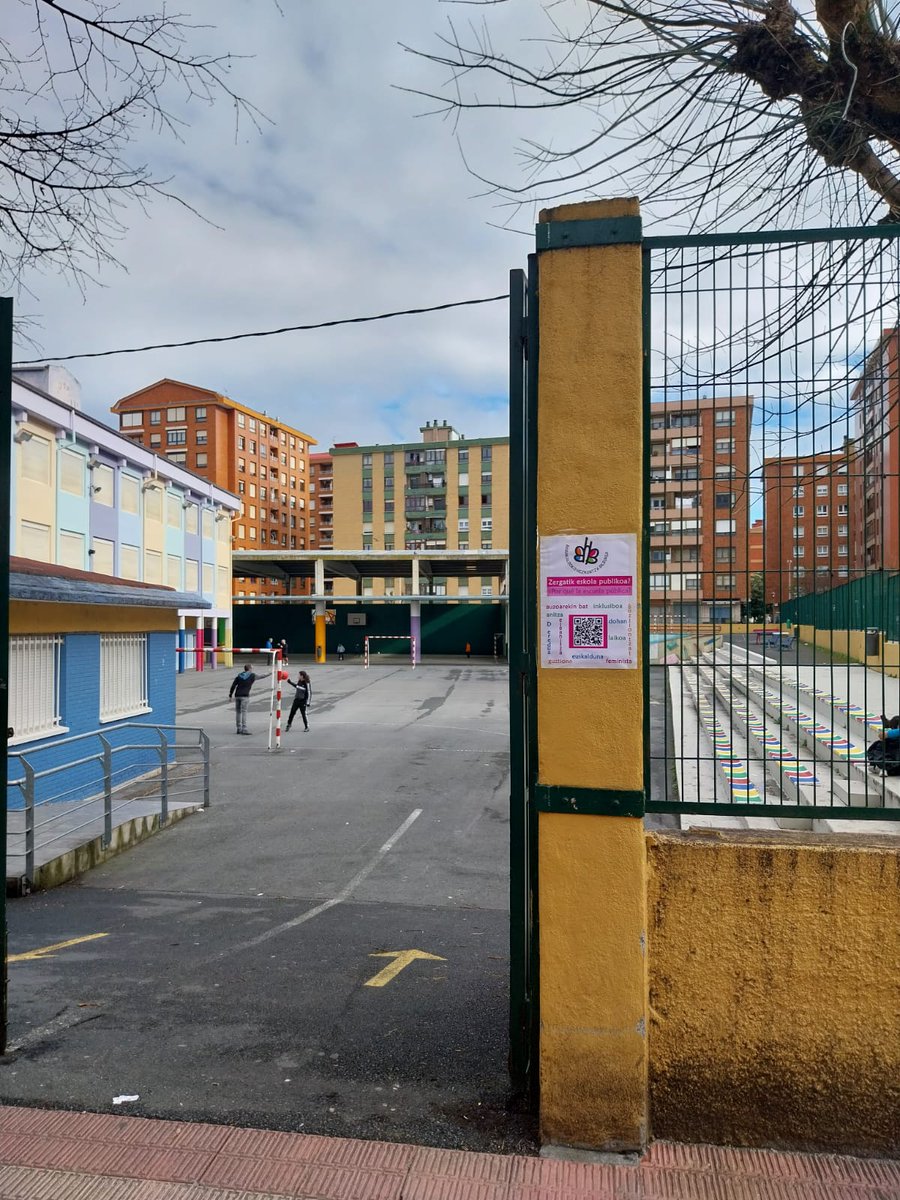 koldo_pla's tweet photo. Ikastetxe publikoetan  2025/2026 ikasturterako aurrematrikula epea gaur hasten da.   

#BarakaldokoHezkuntzaBilgunea|k argi dauka. 
Matrikula D ereduan, euskalduna delako, guztiona, inklusiboa, auzoarekin bat egiten duena

📽️Zergatik Eskola Publikoa? 📽️
  https://t.co/TVMEPzw0HN https://t.co/fxQmm8pbBo