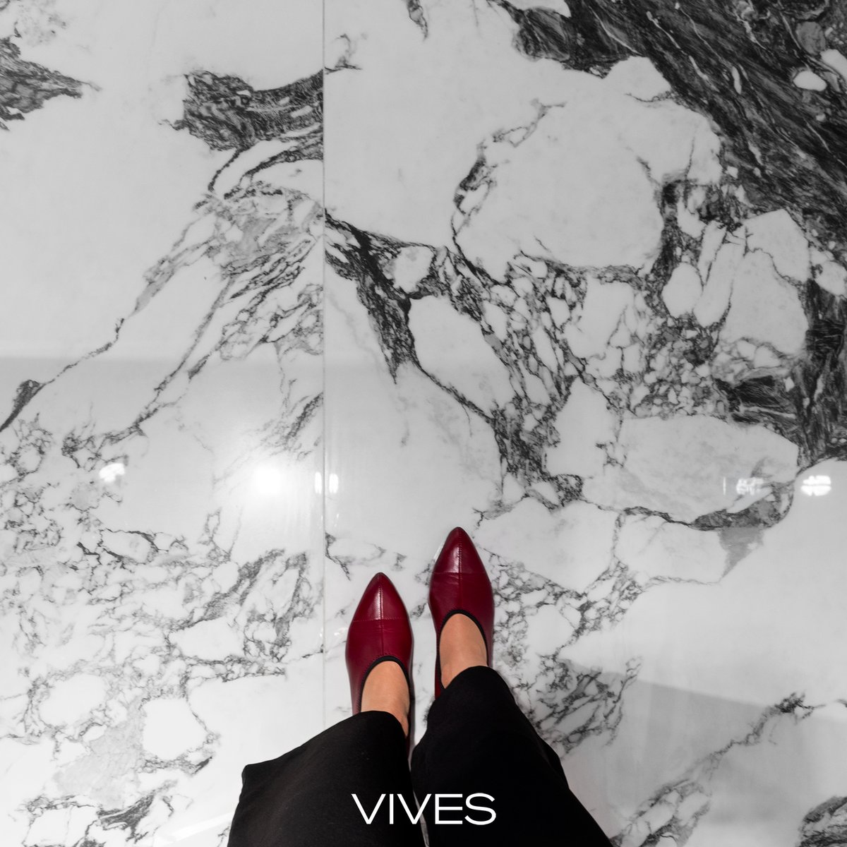 VIVESCeramica's tweet photo. The elegance of marble with Arue-R Polished porcelain stoneware, available in four different sizes: 59.3x119.3 cm, 119.3x119.3 cm and 79.3x179.3 cm, from the Marblelous collection. https://t.co/clco5eUGw3
#vives #marbles #marmoles #blackandwhite #black #white #tileslovers https://t.co/l3FjImxWzK