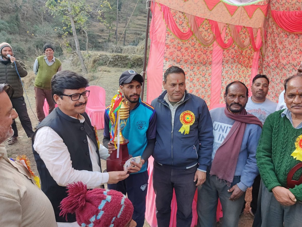 ManojTewariINC's tweet photo. विकासखंड हवालबाग की ग्रामसभा- पहल और विकासखंड भैसीयाछाना की ग्रामसभा- कुंजा में आयोजित क्रिकेट प्रतियोगिता में सम्मिलित हुआ एवं सभी खिलाड़ियों को उनके उज्जवल भविष्य की शुभकामनाएं प्रेषित करी। https://t.co/5YIiDFdkSQ