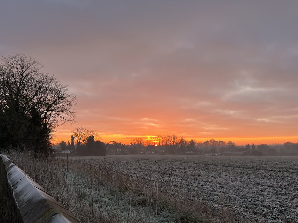 Beautiful  crisp ❄️🥶 start to the working week <a href="/LondonSnowWatch/">Sᴏᴜᴛʜᴇʀɴ ᴇɴɢʟᴀɴᴅ ᴡᴇᴀᴛʜᴇʀ</a>