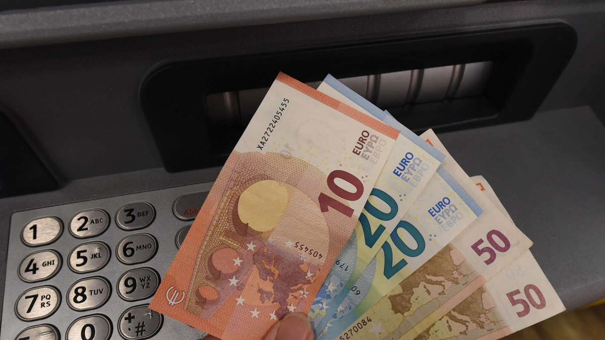 Das erste mal mein Demogeld abgeholt. Habt ihr auch schon eurer Demogeld bekommen? Mehrmals mitmachen lohnt sich 🥰🥰 Seid schnell bevor das Geld aufgebraucht ist!!11!! sogenannte-ngo.de #DemosGegenRechts #antifa