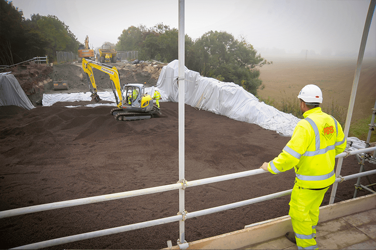 Solving Settlement Issues at Newland Bridge with Leca® LWA 🌉

🔹 Solution: Leca® LWA (10-20mm) – 75% lighter than soil, reducing pressure &amp; easing construction.

💡 Expert insight: "Leca® LWA’s lightweight and granular nature made it the perfect fix!"

leca.co.uk/case-studies/N…