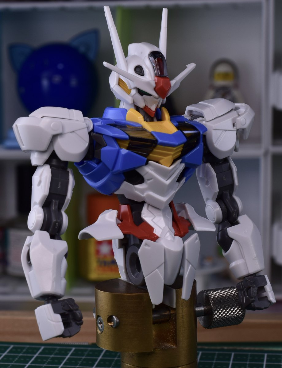 HGエアリアル上半身工作終了（左）であります。
筋肉ムキムキエアリアル