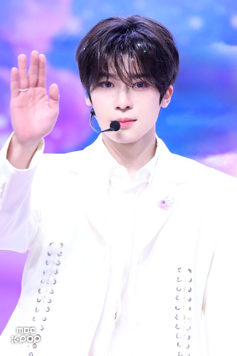 MBC_entertain's tweet photo. 💎2024 MBC 가요대제전 현장포토💎

시즈니가 나무꾼이 된 이유
ㄴ위시 천사들 날개옷 훔쳐야 해서🧚‍♂️

250129 #2024가요대제전 #엔시티위시 #NCTWISH #WISH @nctwishofficial https://t.co/ck1cmAQv87