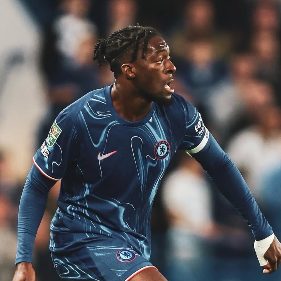 FabrizioRomano's tweet photo. 🚨⚪️ Tottenham keep trying for Axel Disasi after loan fee agreed with Chelsea as revealed yesterday, no green light yet from player.

Spurs also made a late bid for Marc Guehi in last 48h as top target but Palace rejected, will now run to summer; out of contract in June 2026. https://t.co/9KnNfAG3dk
