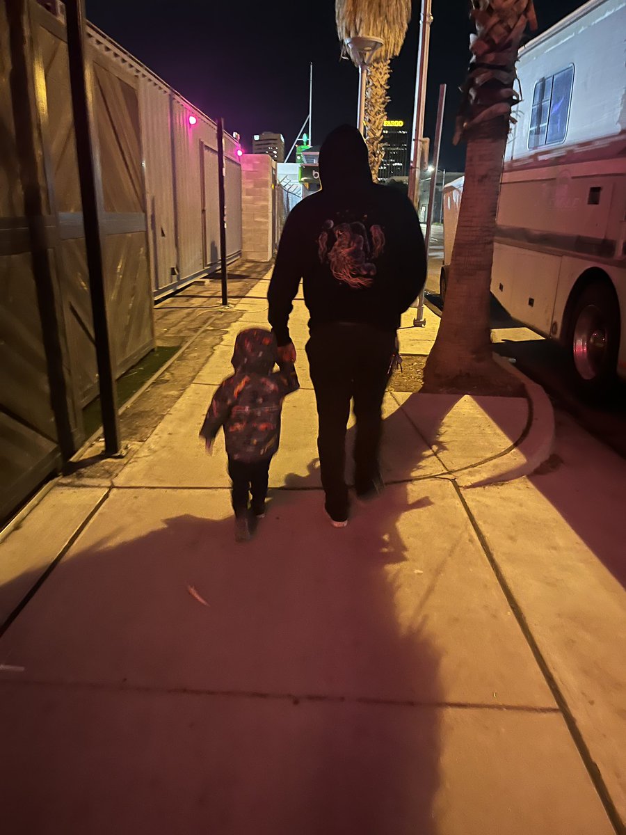 apachee_josh's tweet photo. Ya boy has been dealt some UGLY ass cards throughout his life and has fought TOOTH AND NAIL for the life i have right now and all I gotta say is………….I DONT GIVE A FUCK BUT ALL I NEED IS THESE FELLERS AND ID DO ANYTHING FOR THEM ❤️❤️ eat shit nerds 😊 https://t.co/jSpUtOzV96
