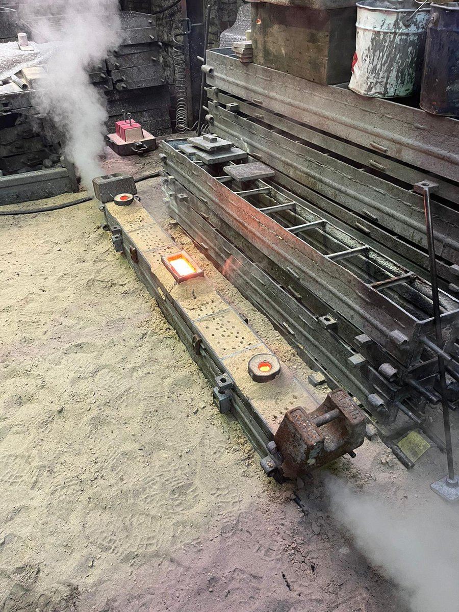 LongbottomFndry's tweet image. Our cast iron moulded gutters are made by the traditional sand cast moulding process which gives an excellent surface texture and a superior finish compared to other methods. 
 
Find out more here: longbottomfoundry.co.uk/sand-cast-cast… 
 
#castiron #gutters #fittings