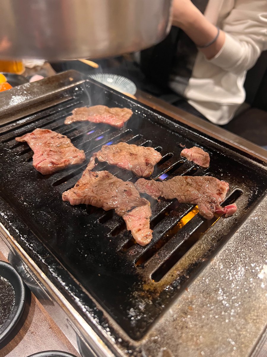 mitsuboshi_7's tweet photo. 📍大阪梅田【焼肉ごりちゃん】

好立地なのにコスパも良くて美味しい。種類も多くて店員さんもにこやかで素敵なお店です。梅田とかで飲みに行く前とか飲みに行った後によく行ってます！難波にもお店あります。 https://t.co/5CYJdypq3a