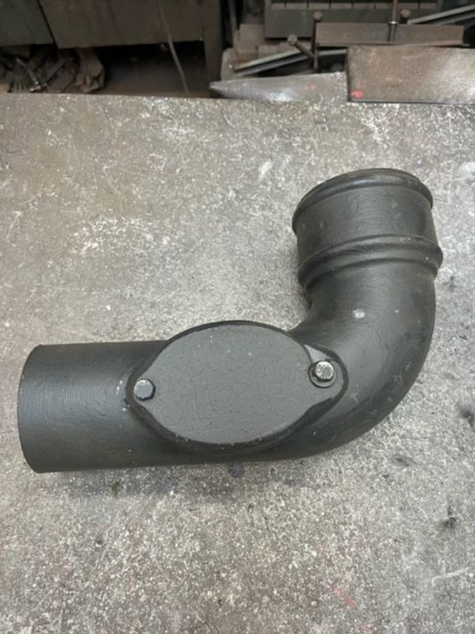 LongbottomFndry's tweet image. Ears, access doors, special bends, the variations available on our standard fittings are extensive - just have a chat with our sales team who'll be more than happy to assist.

Pictured: access door fitted to a bend.
 
#variations #fittings #accessdoors #specialdegree #bends