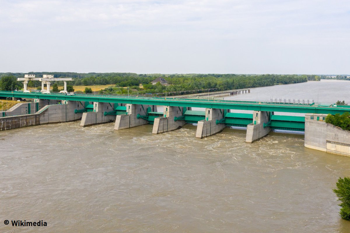 zekHydro's tweet photo. Seit seiner Entstehung in den 1980er Jahren war die Stauanlage ungenutzt geblieben.
In nur 8 Monaten gelang es Global Hydro, das #Wasserkraftwerk #Dunakiliti in einem bestehenden Dammbauwerk zu realisieren. Es liefert 12-14 GWh Strom. Mehr ab S. 66 https://t.co/I3r8SyWhzX #zek https://t.co/kM0EuxbEVP